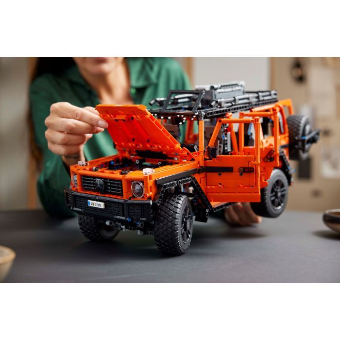 Конструктор LEGO Technic Mercedes-Benz G 500 PROFESSIONAL Line (42177) зображення 10