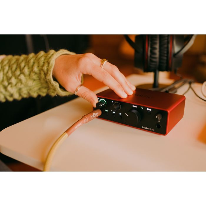 Аудіоінтерфейс Focusrite Scarlett Solo 4th Gen (234617) зображення 5