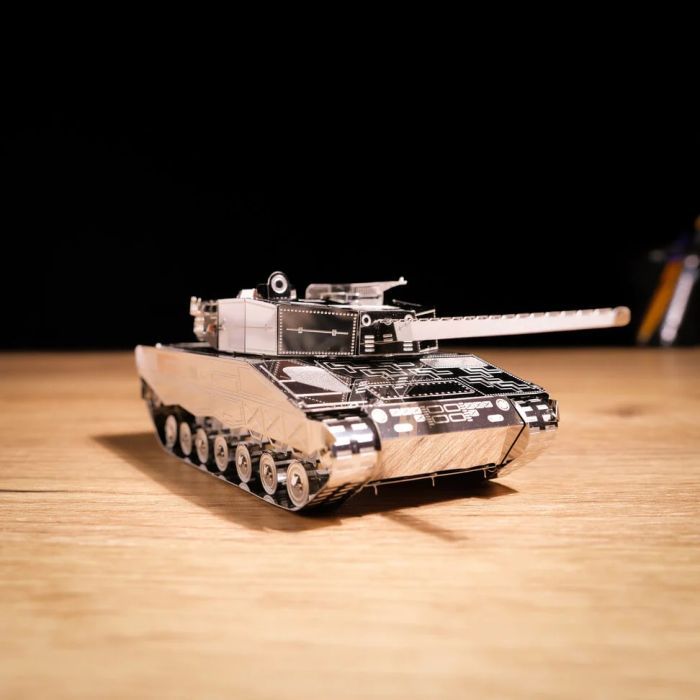 Конструктор Metal Time Коллекционная модель Leopard 2 Tank (MT079) изображение 6