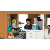 Конструктор LEGO City Сімейний будинок й електромобіль (60398) зображення 5