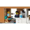 Конструктор LEGO City Сімейний будинок й електромобіль (60398) зображення 5