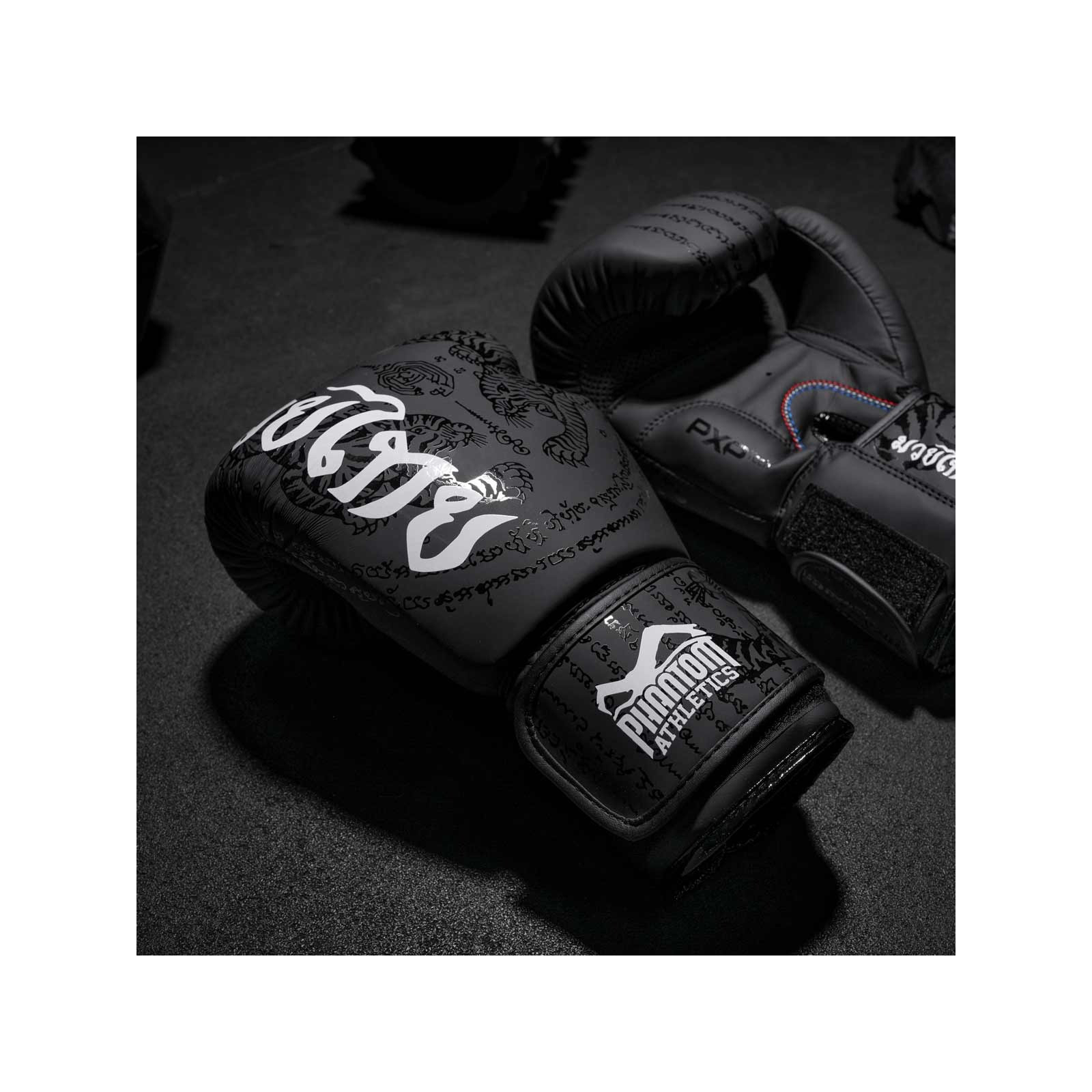 Боксерские перчатки Phantom Muay Thai Black 10oz (PHBG2329-10) изображение 8