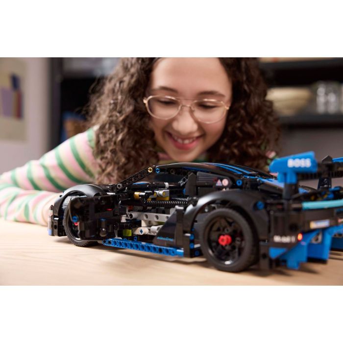Конструктор LEGO Technic Автомобиль для гонки Porsche GT4 e-Performance (42176) изображение 9