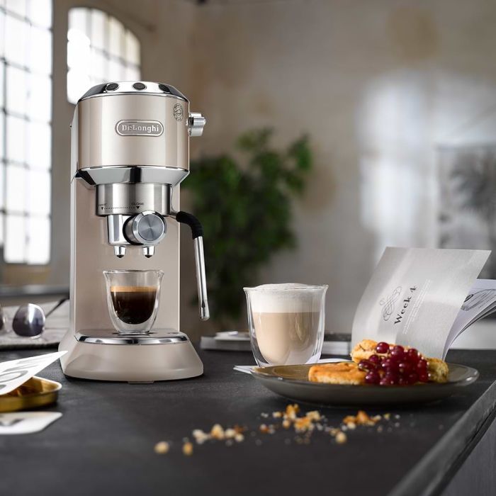 Рожковая кофеварка эспрессо DeLonghi EC 885 BG изображение 12