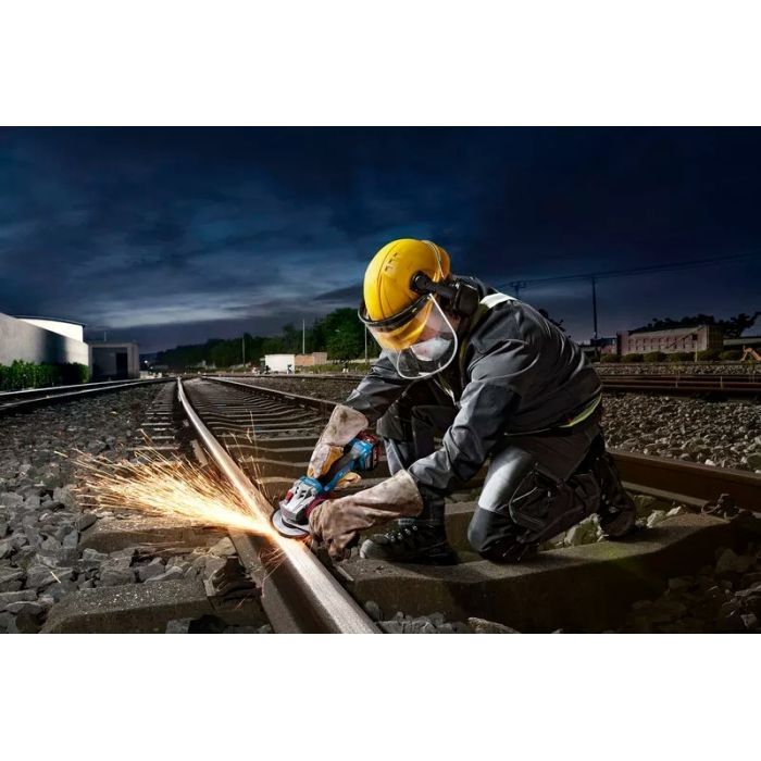 Шліфувальна машина Bosch GWS 18V-11 125мм, 18В, 2x5Ah, 0-9000об/хв, 1.7кг, кейс (0.601.9N4.103) зображення 3