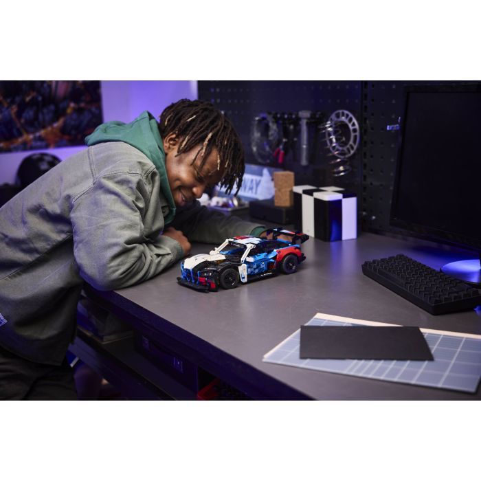 Конструктор LEGO Technic Автомобіль для перегонів BMW M4 GT3 EVO (42226) зображення 10