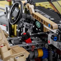 Конструктор LEGO Technic Land Rover Defender 2573 детали (42110) изображение 7