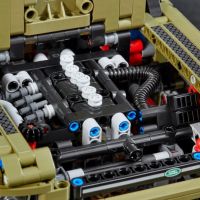 Конструктор LEGO Technic Land Rover Defender 2573 детали (42110) изображение 8