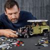 Конструктор LEGO Technic Land Rover Defender 2573 детали (42110) изображение 9