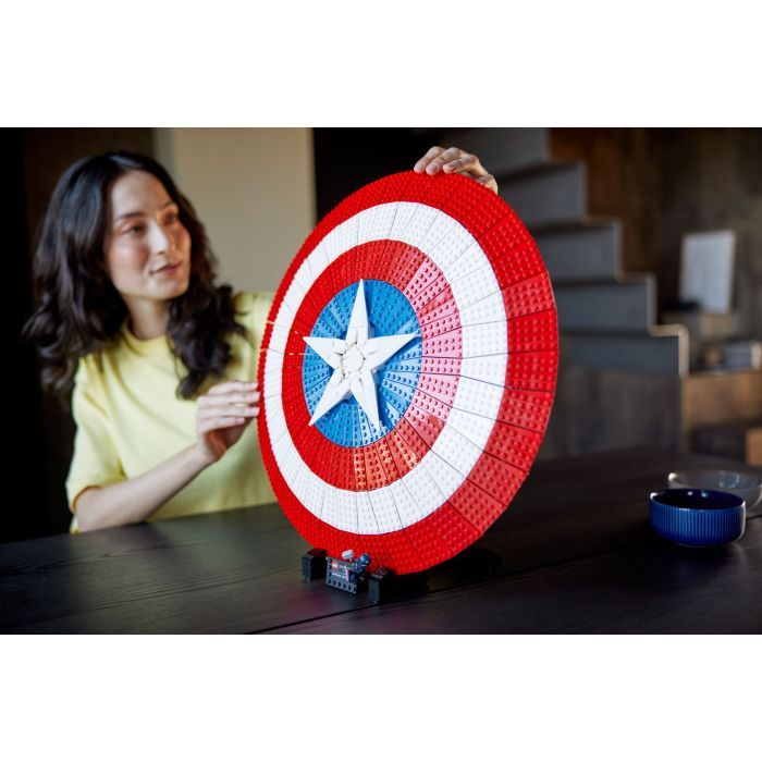 Конструктор LEGO Marvel Щит Капитана Америка 3128 деталей (76262) изображение 8