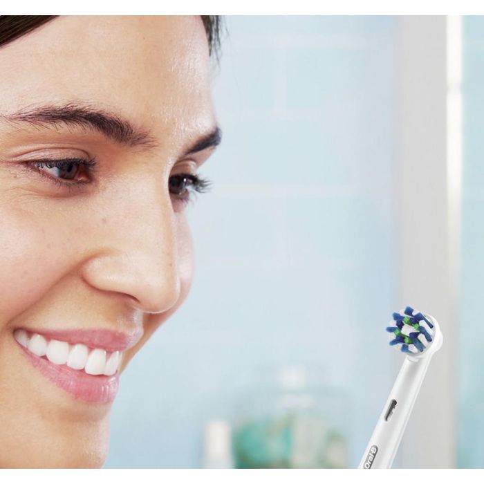 Электрическая зубная щетка Oral-B D103 Frozen изображение 7