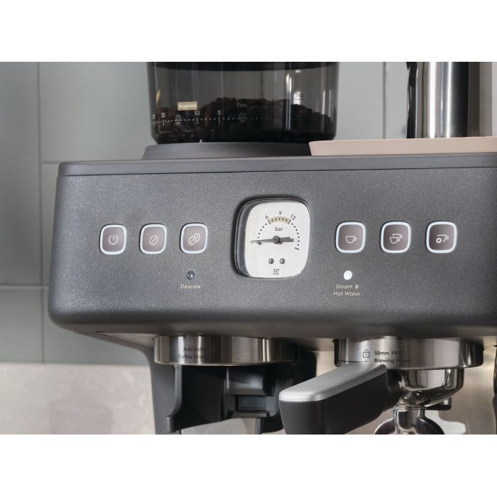 Рожковая кофеварка эспрессо Electrolux E8EC1-8BP изображение 6