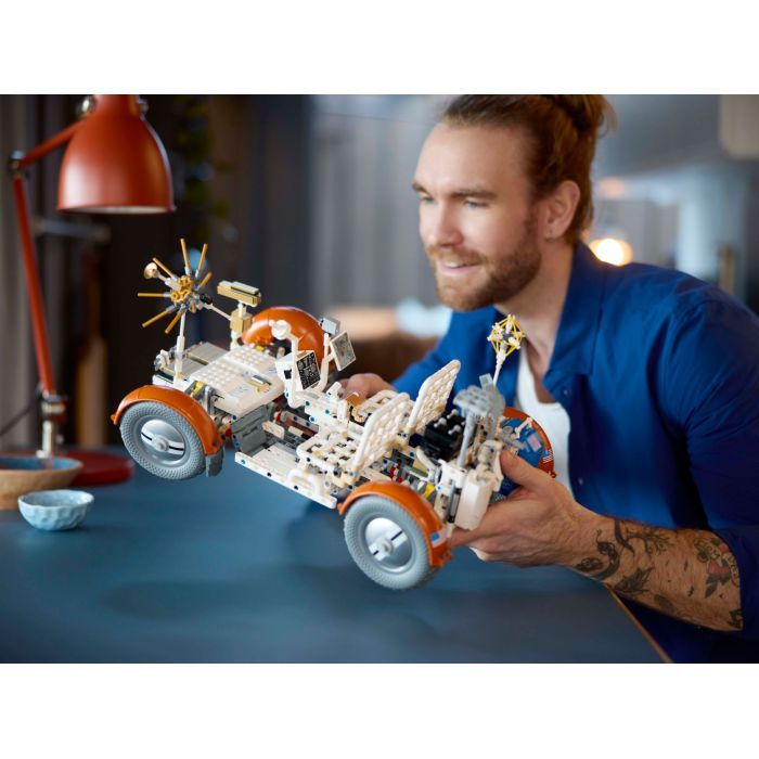 Конструктор LEGO Technic Лунный автомобиль NASA Apollo (42182) изображение 11