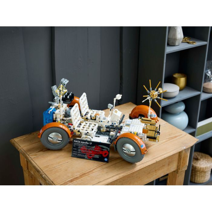 Конструктор LEGO Technic Лунный автомобиль NASA Apollo (42182) изображение 12