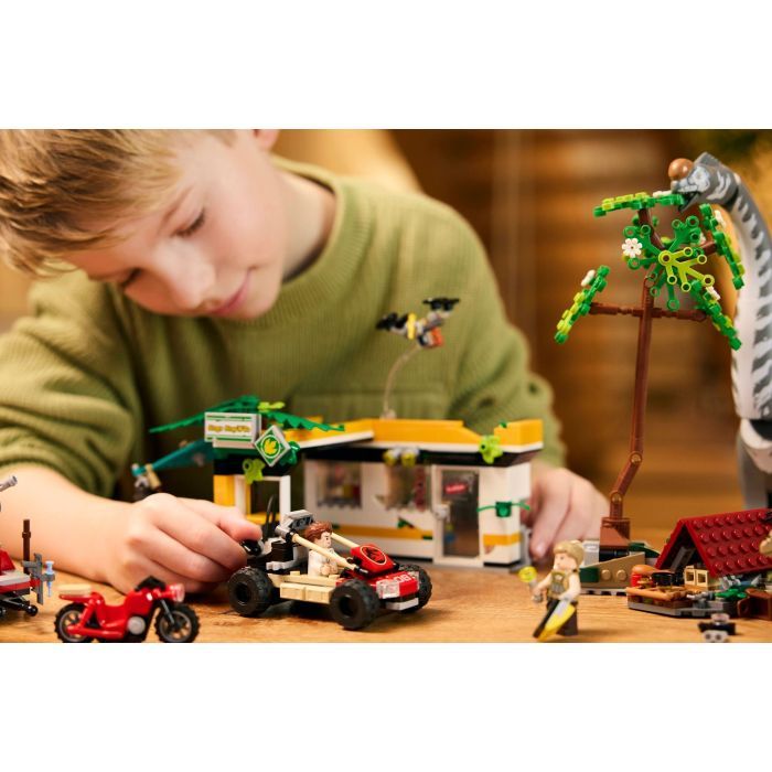 Конструктор LEGO Jurassic World Миссия по отслеживанию раптора и титанозавра (76973) изображение 9