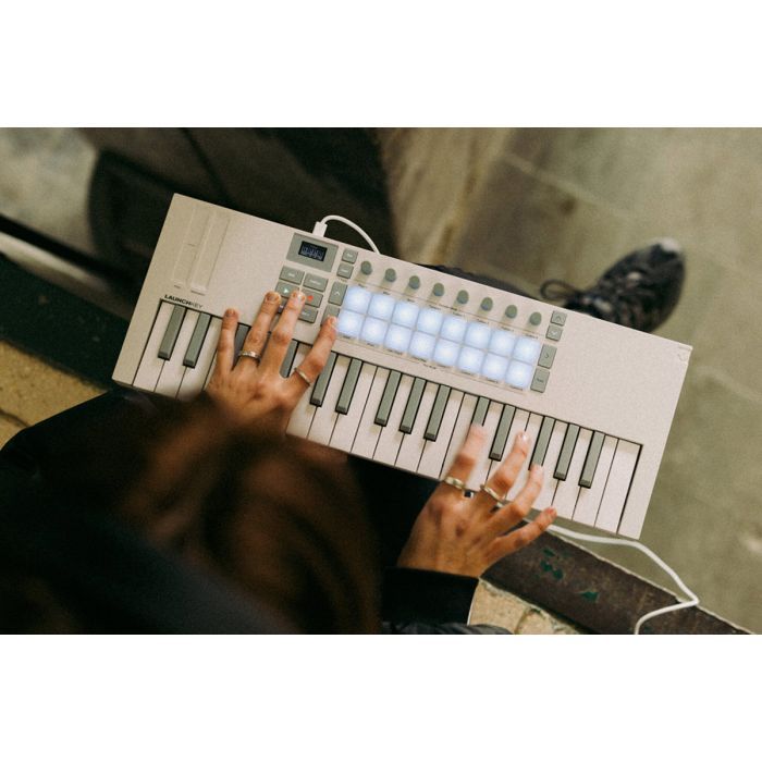 MIDI-клавіатура Novation Launchkey Mini 37 MK4 White Edition (301234) зображення 8