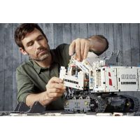 Конструктор LEGO Technic Экскаватор Liebherr R 9800 4108 деталей (42100) изображение 12