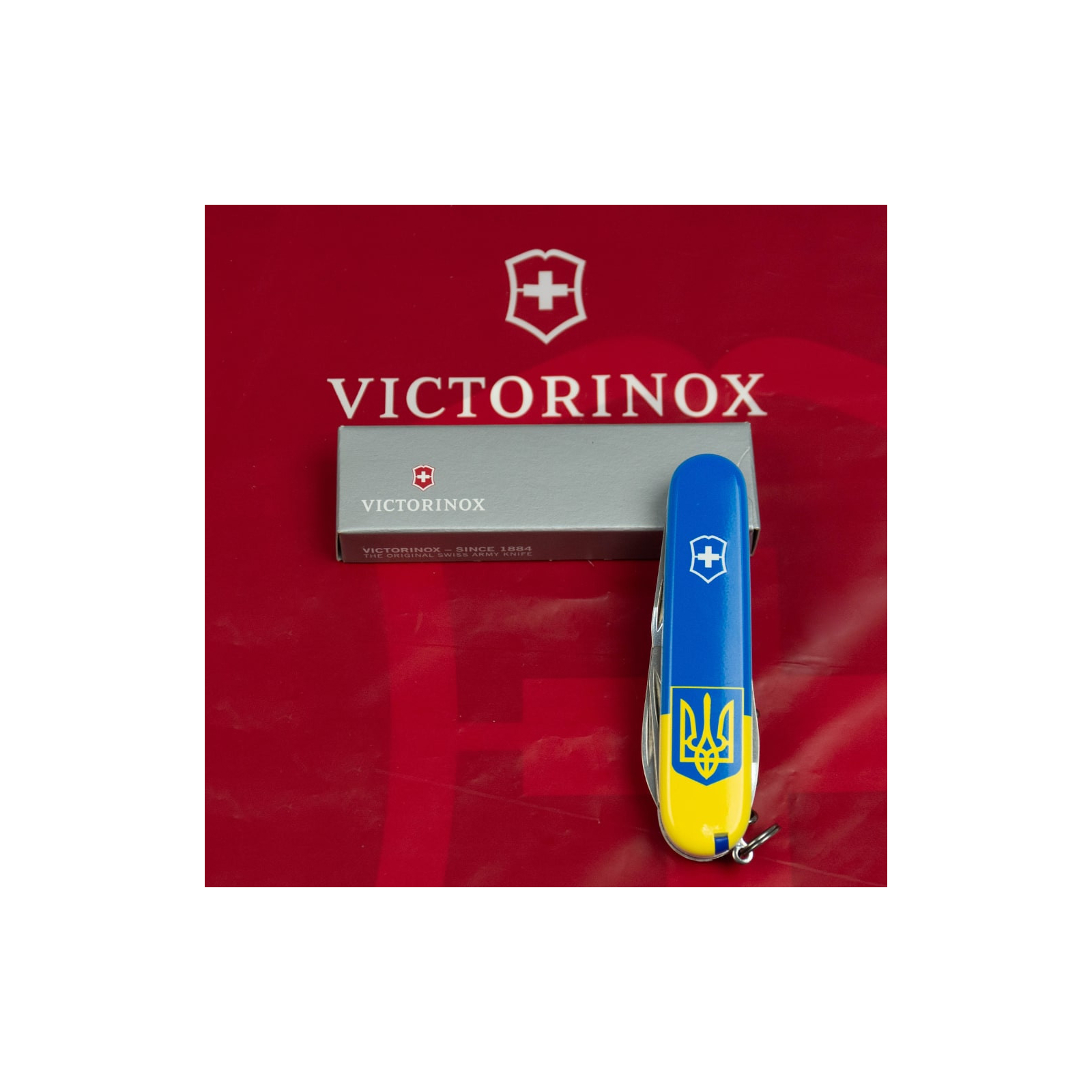 Ніж Victorinox Spartan Ukraine 91 мм Чорний Тризуб готичний синьо-жовтий (1.3603.3_T0636u) зображення 12