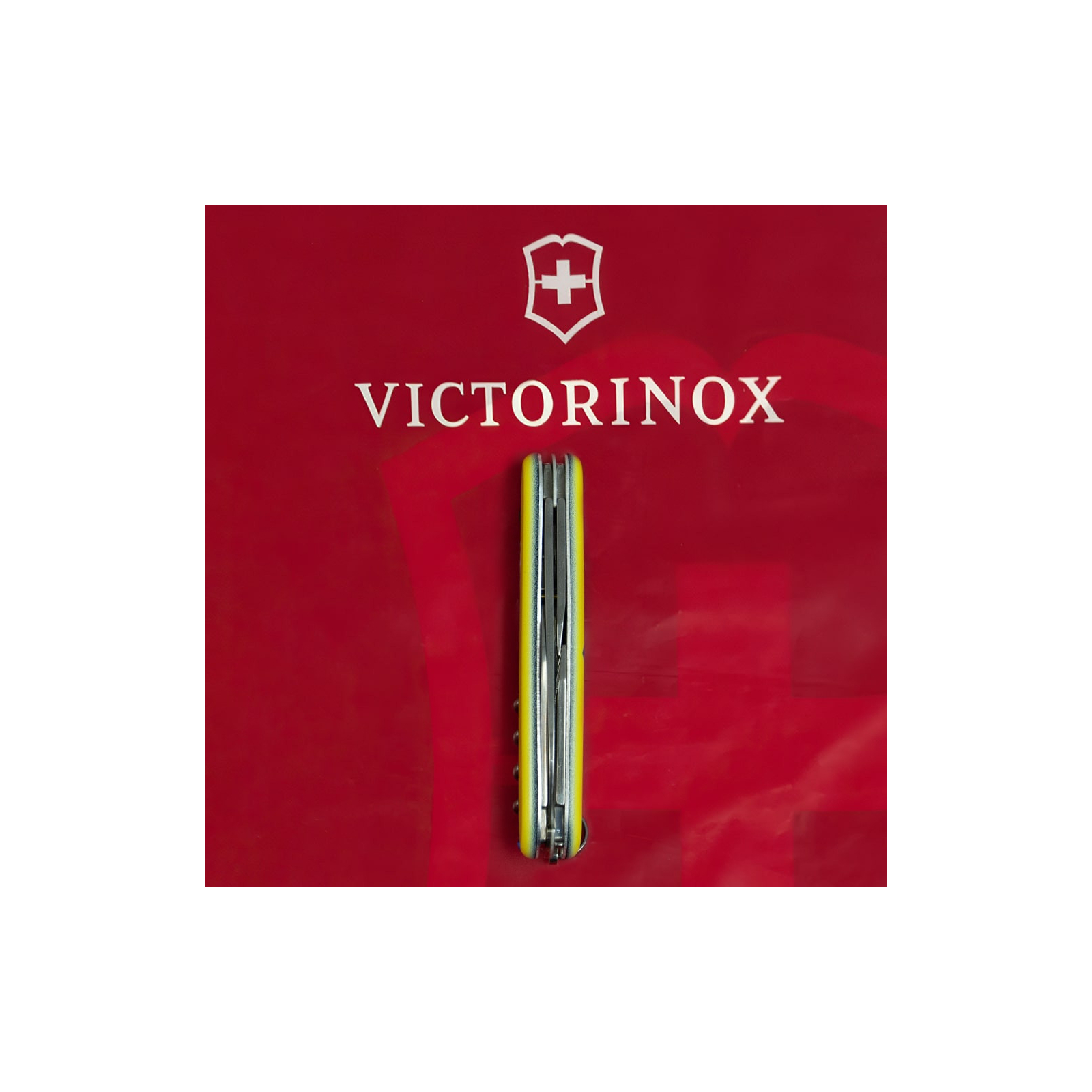 Нож Victorinox Spartan Ukraine 91 мм Червоний Тризуб готичний білий (1.3603_T0630u) изображение 7