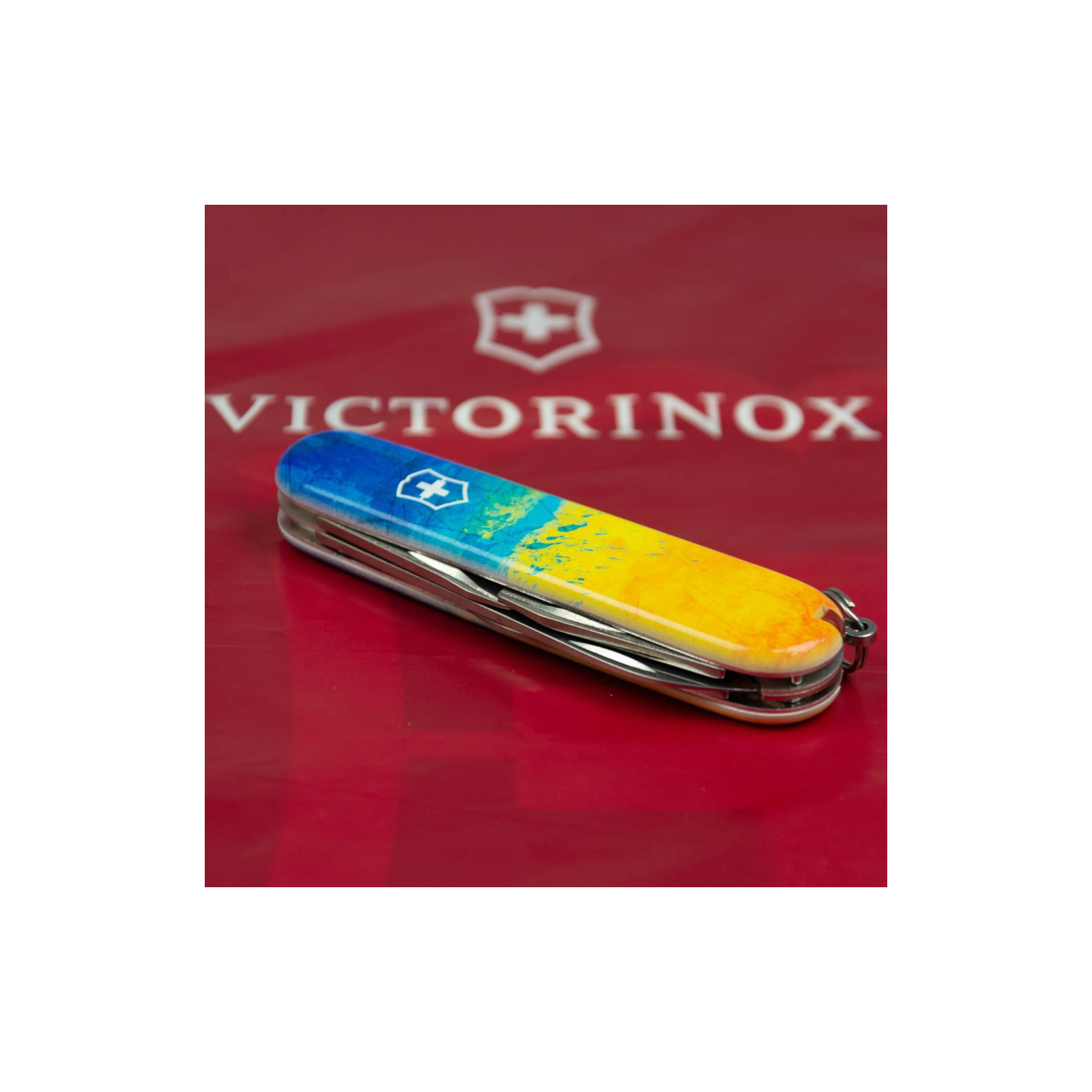 Ніж Victorinox Spartan Ukraine 91 мм Чорний Тризуб готичний синьо-жовтий (1.3603.3_T0636u) зображення 3