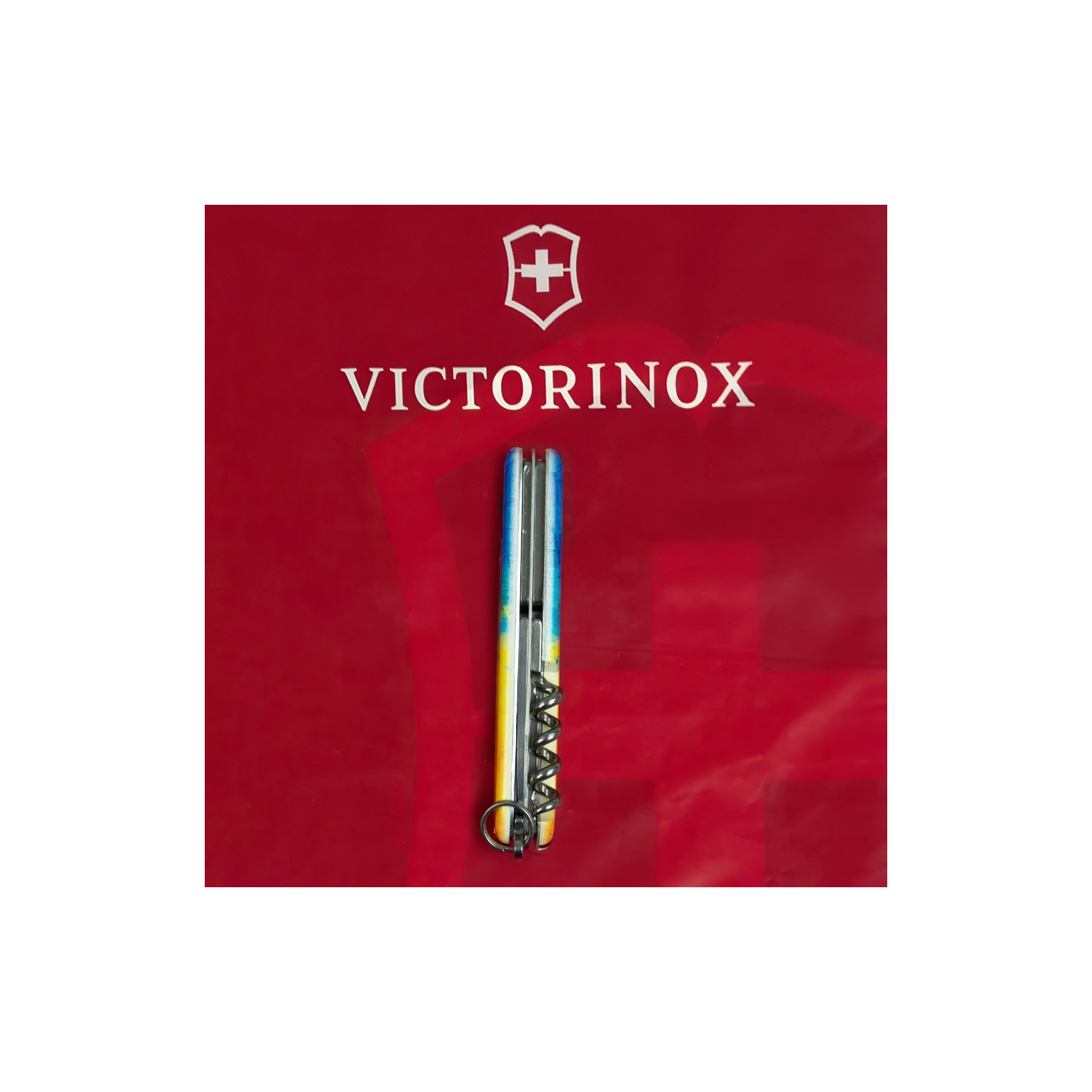 Нож Victorinox Spartan Ukraine 91 мм Червоний Тризуб готичний білий (1.3603_T0630u) изображение 8