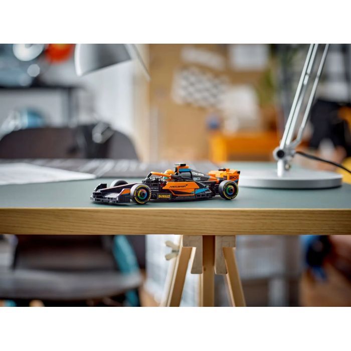 Конструктор LEGO Speed Champions Автомобіль для перегонів 2023 McLaren Formula 1, 245 деталей (76919) зображення 3