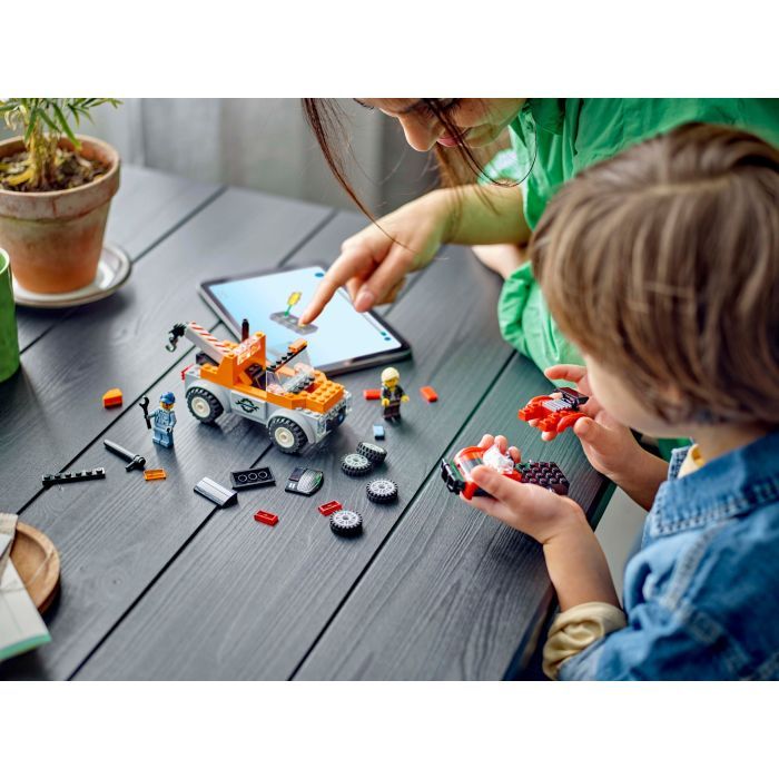 Конструктор LEGO City Евакуатор і ремонт спортивних авто (60435) зображення 10