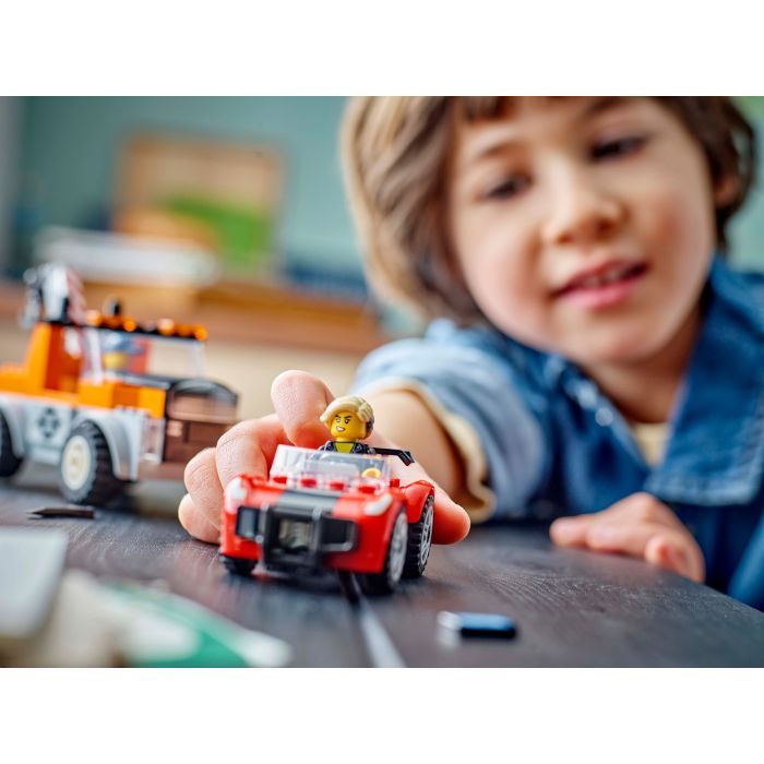Конструктор LEGO City Евакуатор і ремонт спортивних авто (60435) зображення 9