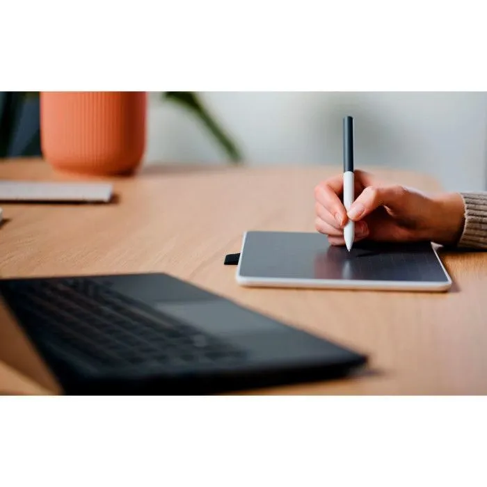 Графический планшет Wacom One S Bluetooth (CTC4110WLW2B) изображение 8