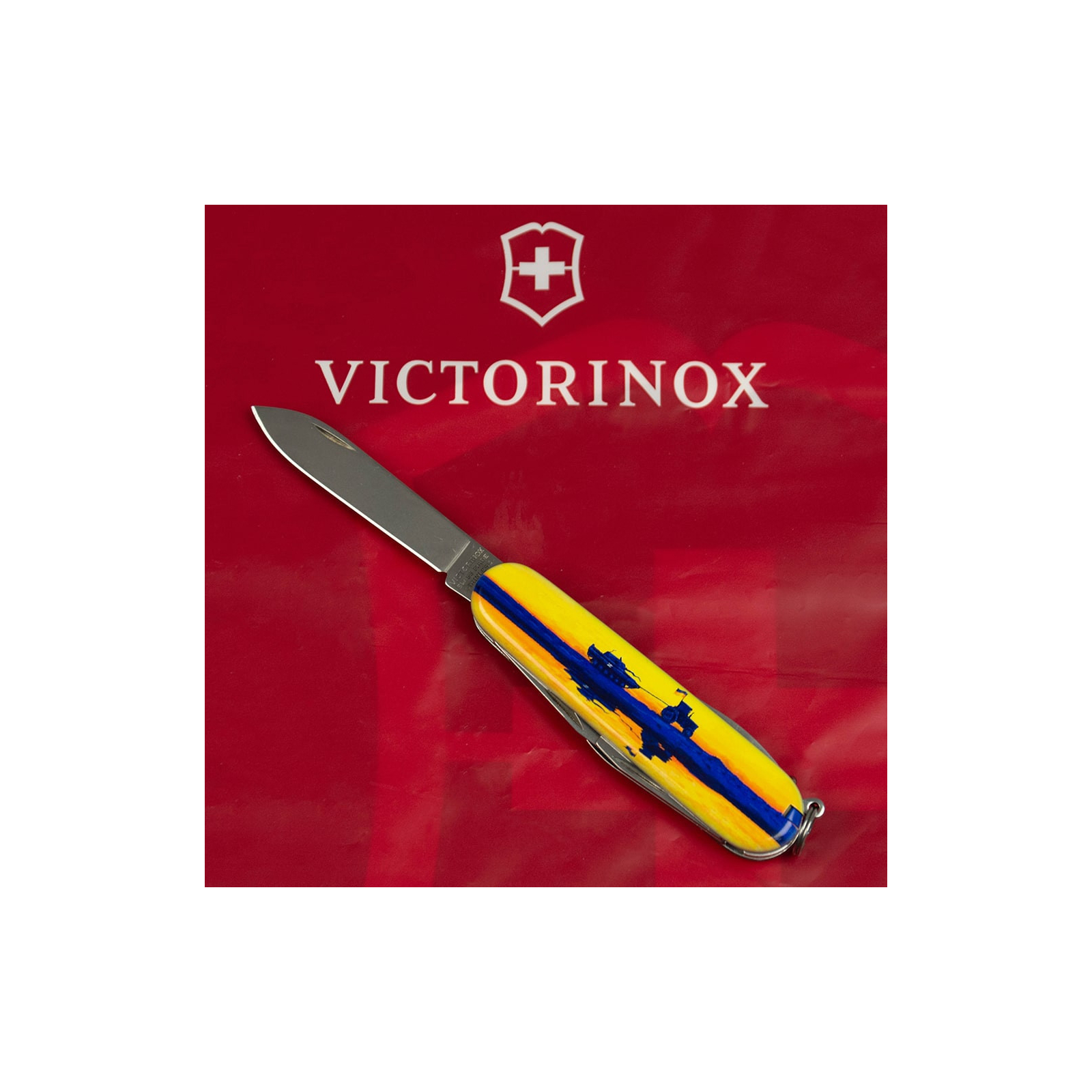 Ніж Victorinox Spartan Ukraine 91 мм Червоний Тризуб готичний білий (1.3603_T0630u) зображення 5