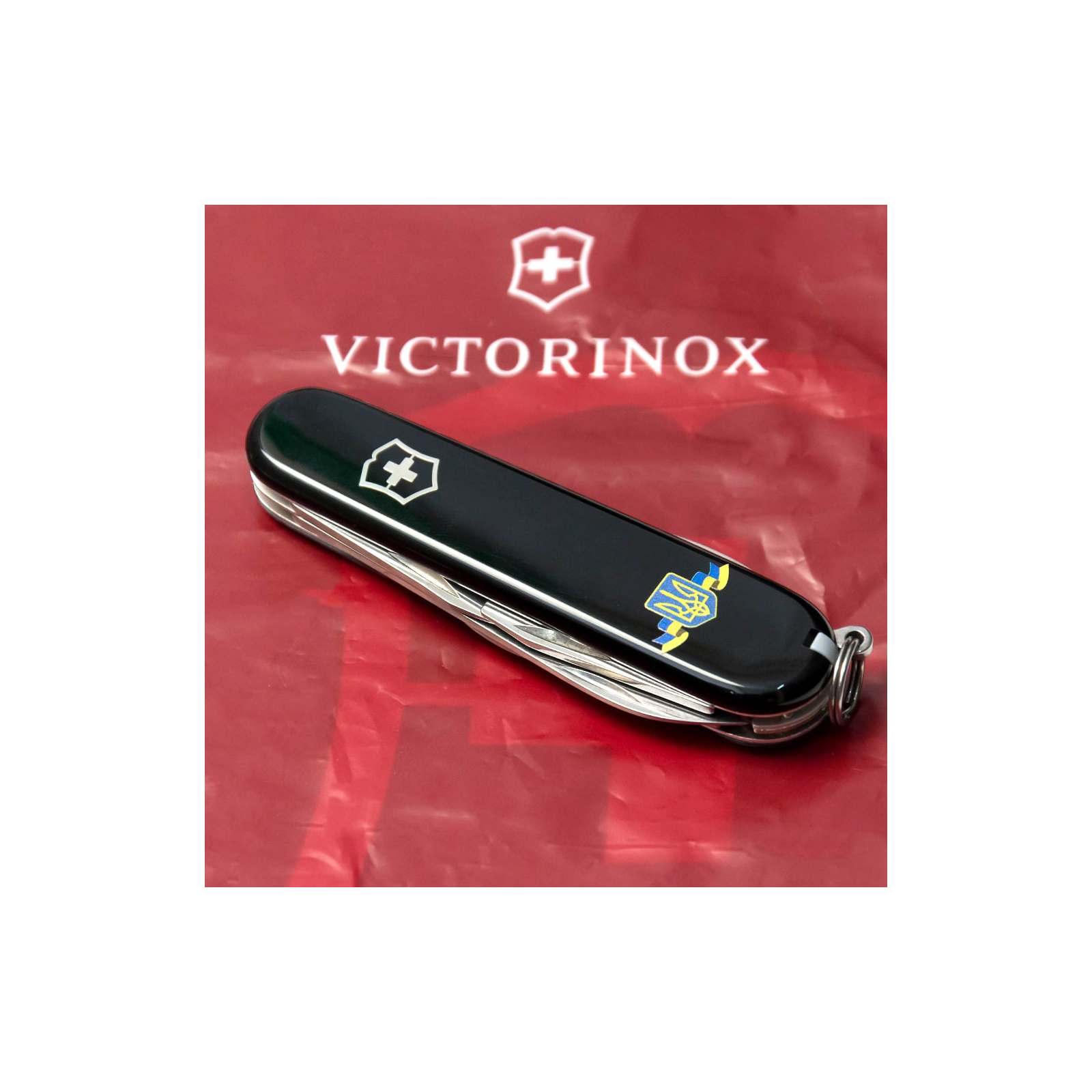 Нож Victorinox Spartan Ukraine Black "Ukraine" (1.3603.3_T0140u) изображение 2