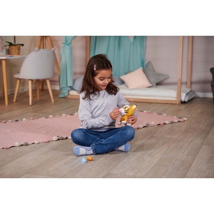 Ігровий набір Simba Pamper Petz Тигреня, що п'є і писає з кольоровою лапкою 3 аксесуарів-сюрпризу (5953575) зображення 9
