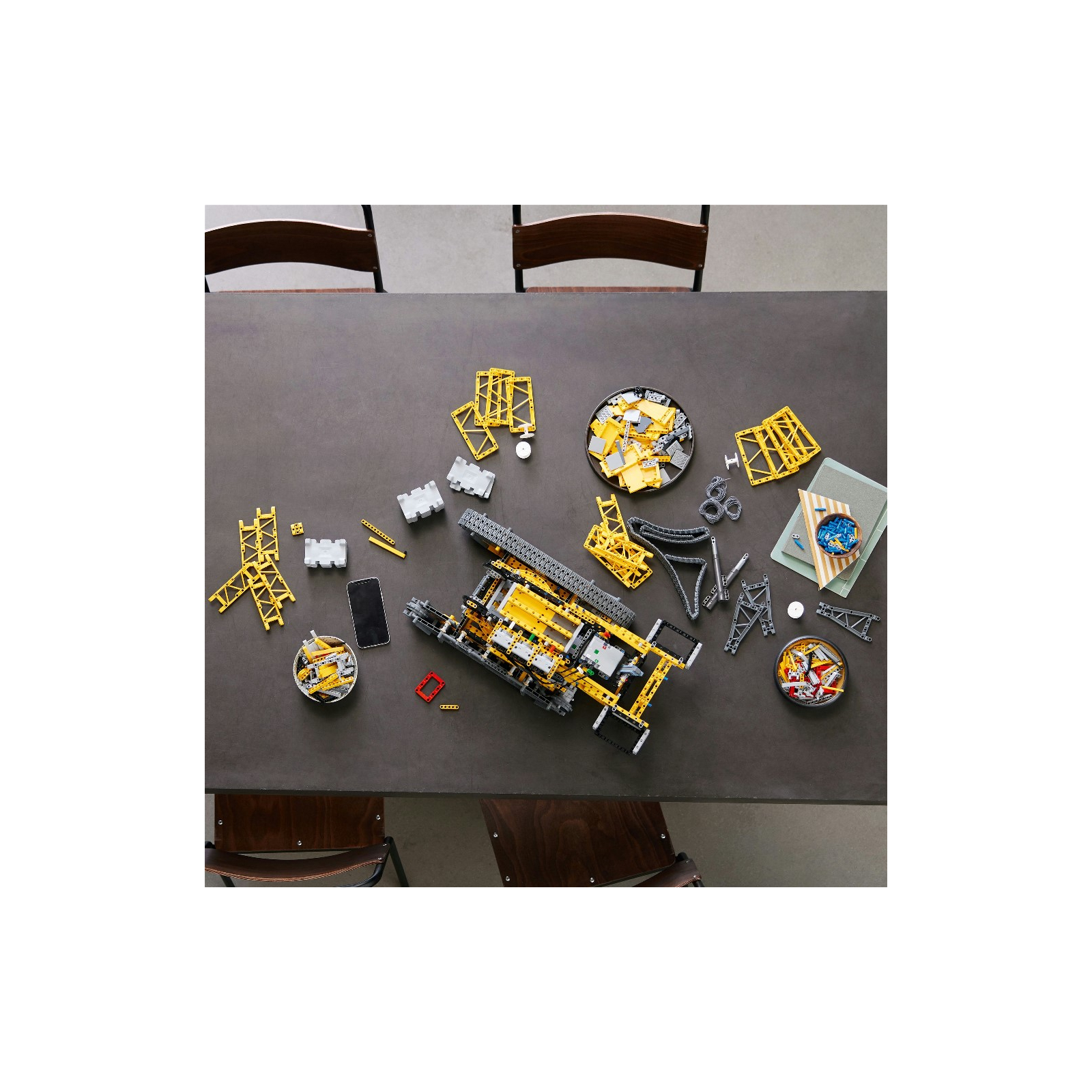 Конструктор LEGO Technic Гусеничний підйомний кран Liebherr LR 13000 2883 деталі (42146) зображення 4