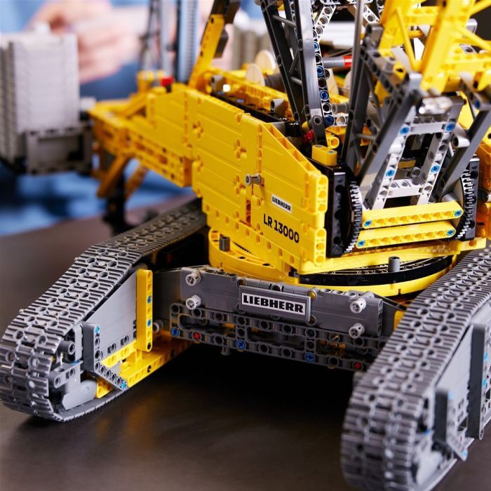 Конструктор LEGO Technic Гусеничный подъемный кран Liebherr LR 13000 2883 детали (42146) изображение 6