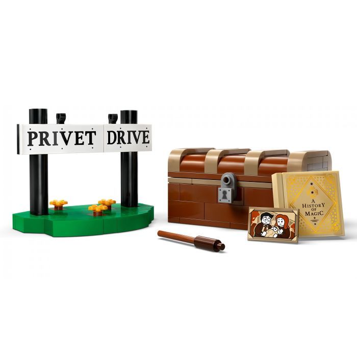 Конструктор LEGO Harry Potter Хедвига на Тисовой улице, 4 337 деталей (76425) изображение 3