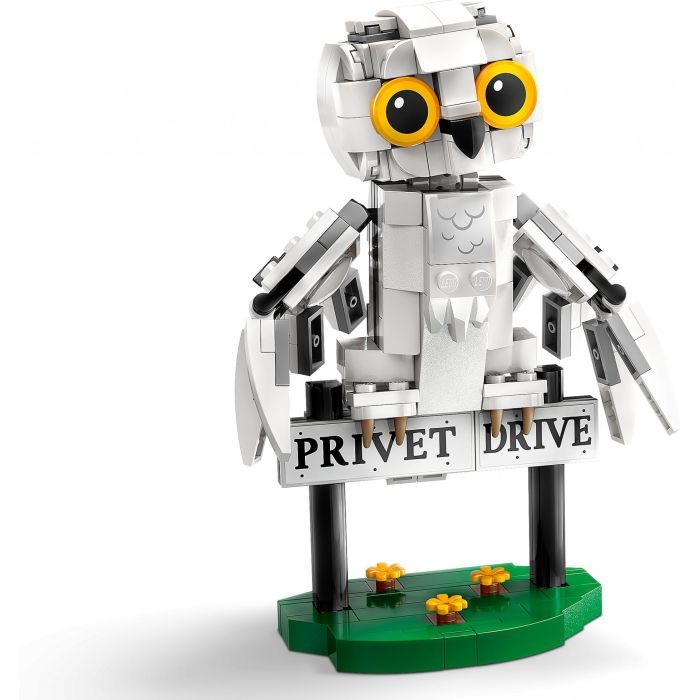 Конструктор LEGO Harry Potter Хедвига на Тисовой улице, 4 337 деталей (76425) изображение 6