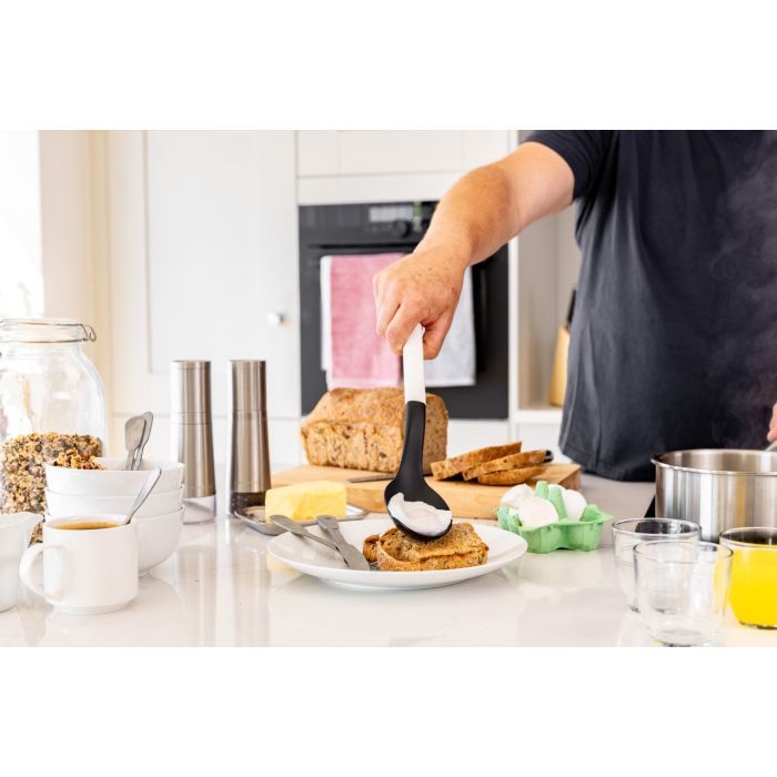 Ложка кухарська KitchenAid Classic для сервірування з прорізами 34 см сірий (KHA004OHCHGG) зображення 4