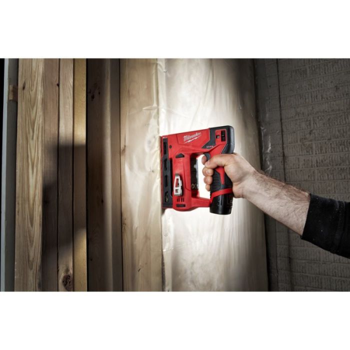 Степлер будівельний Milwaukee M12 BST-0 (без АКБ та ЗП) (4933459634) зображення 4