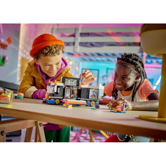 Конструктор LEGO Friends Автобус для музыкального тура поп-звезды 845 деталей (42619) изображение 11