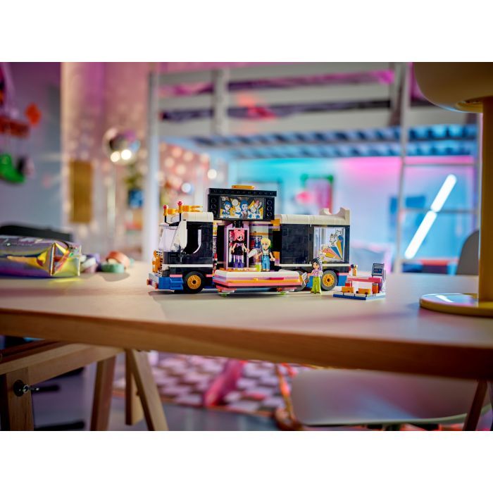 Конструктор LEGO Friends Автобус для музыкального тура поп-звезды 845 деталей (42619) изображение 9