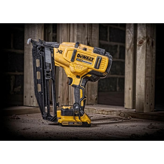Гвоздезабиватель DeWALT 18В XR , диаметр/длина гвоздя 1.6/32-64мм (без АКБ и ЗУ) (DCN662N) изображение 7