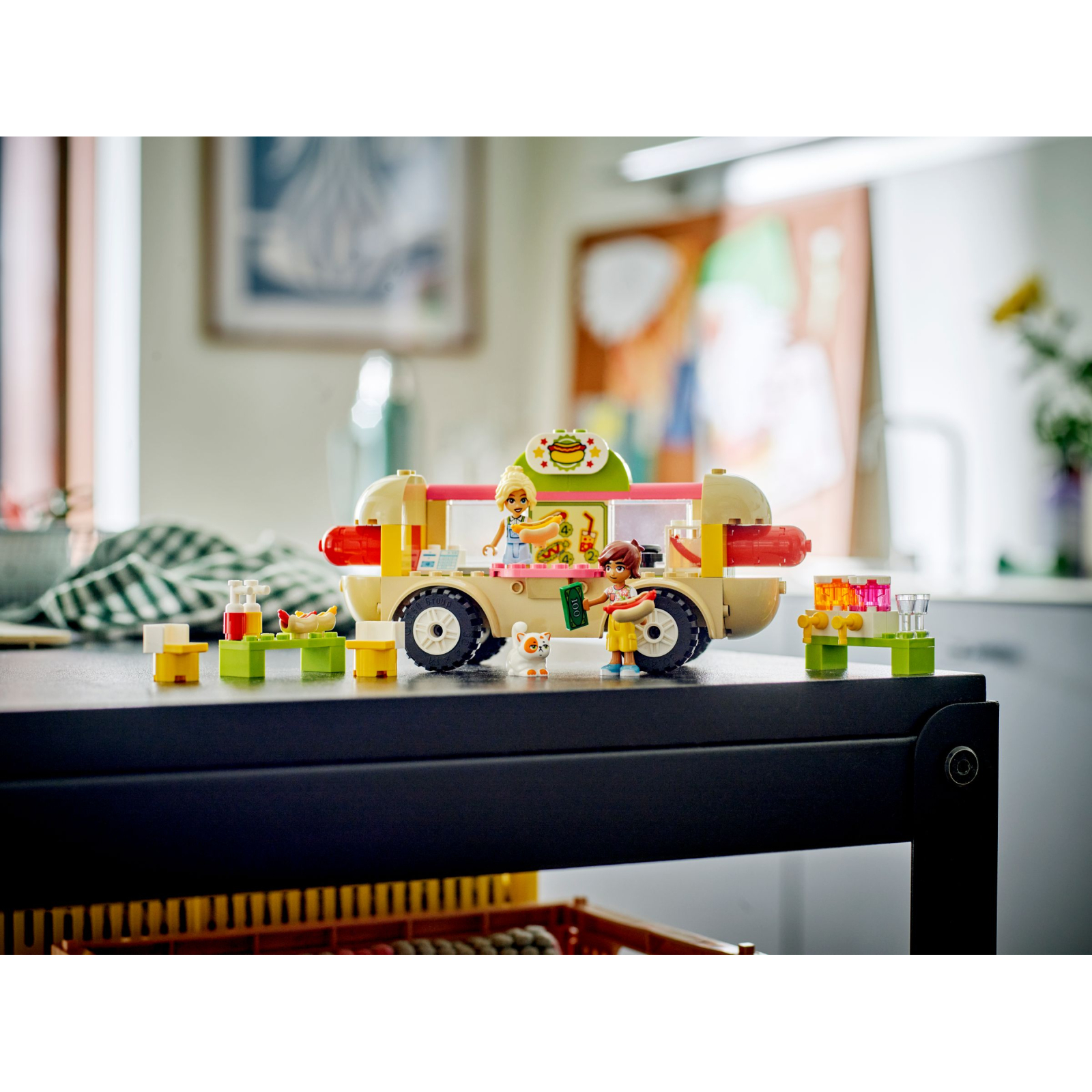 Конструктор LEGO Friends Грузовик с гот-догами 100 деталей (42633) изображение 9