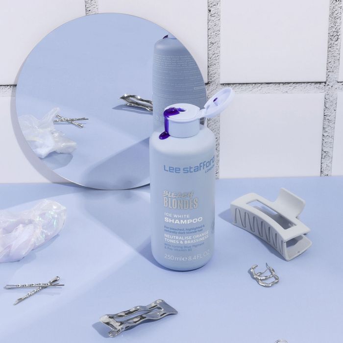 Шампунь Lee Stafford Bleach Blondes Ice White Toning Shampoo 250 мл (5060282705579) зображення 3