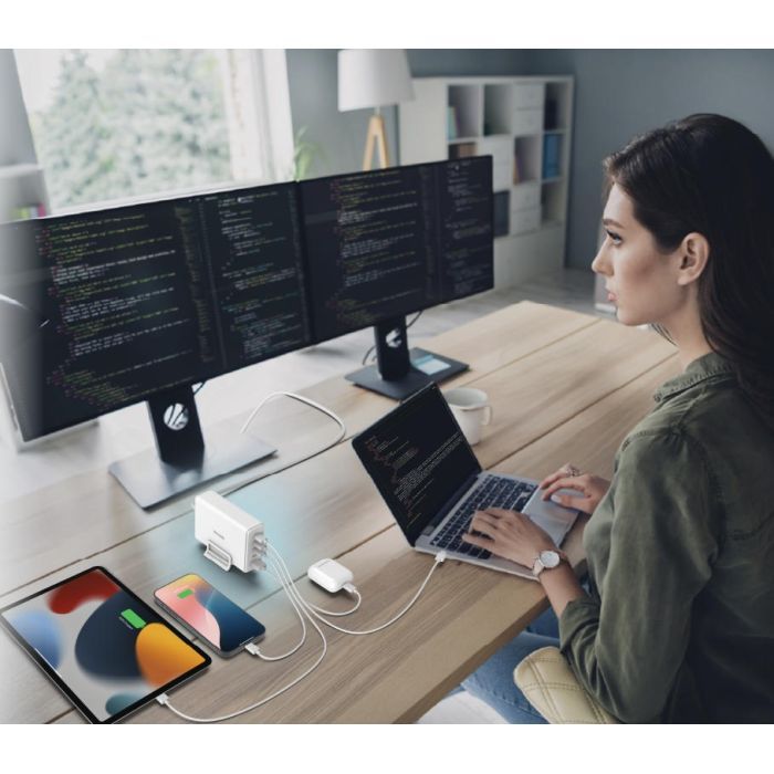 Зарядное устройство D-Link 4xUSB-C + 1xUSB PD240W GaN white (DCF-241) изображение 2