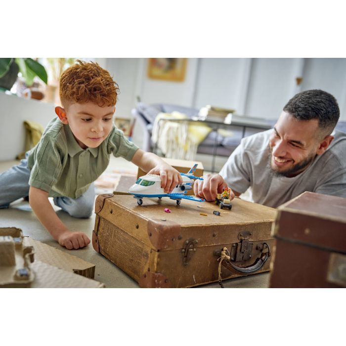 Конструктор LEGO City Пассажирский самолет (60492) изображение 10
