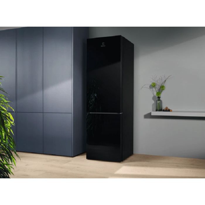 Холодильник Electrolux RNT7ME34K1 зображення 2